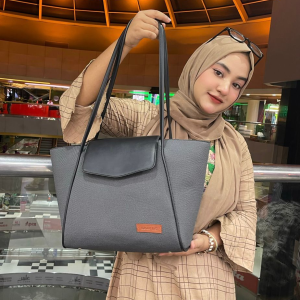 Textured pu leather tote bag