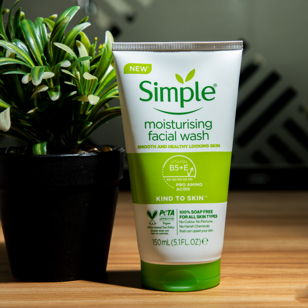 FACE WASH SIMPLE MOISTURISING FACIAL WASH 150ML