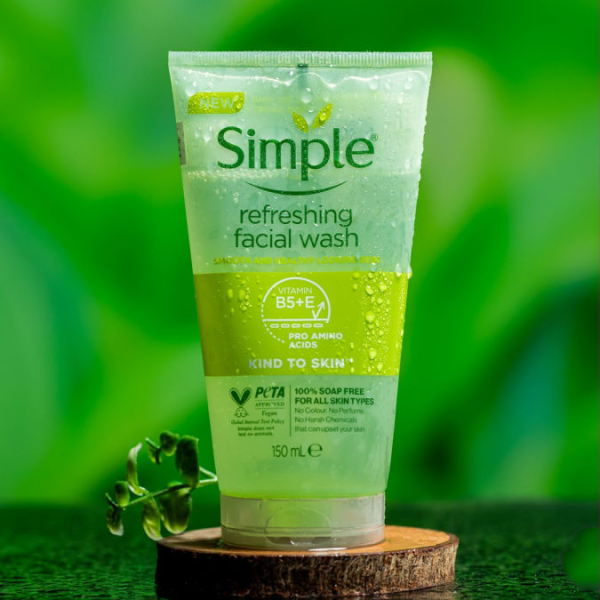 FACE WASH SIMPLE REFRESHING FACIAL WASH VITAMIN B5+E 150ML