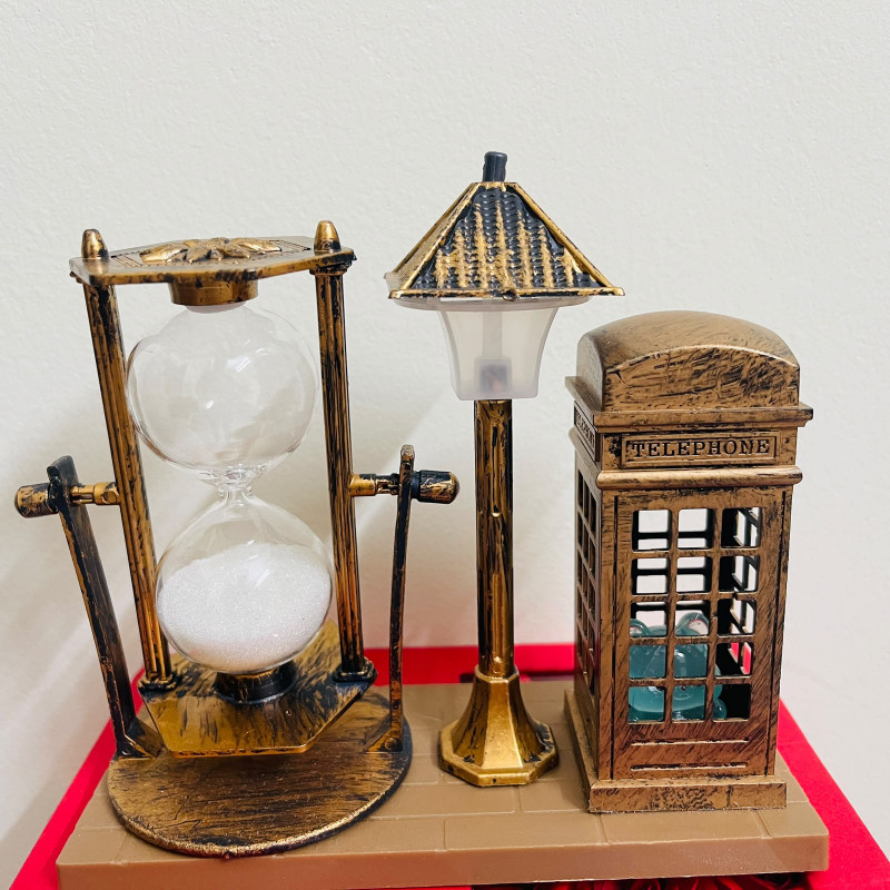 Street Lamp Pen Holder With Sand Watch For Table & Room Decoration