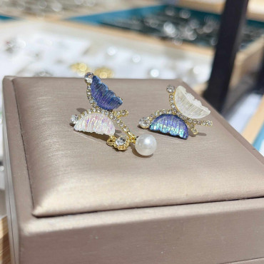 Faux Pearl drop earring