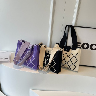 niche shoulder bag...